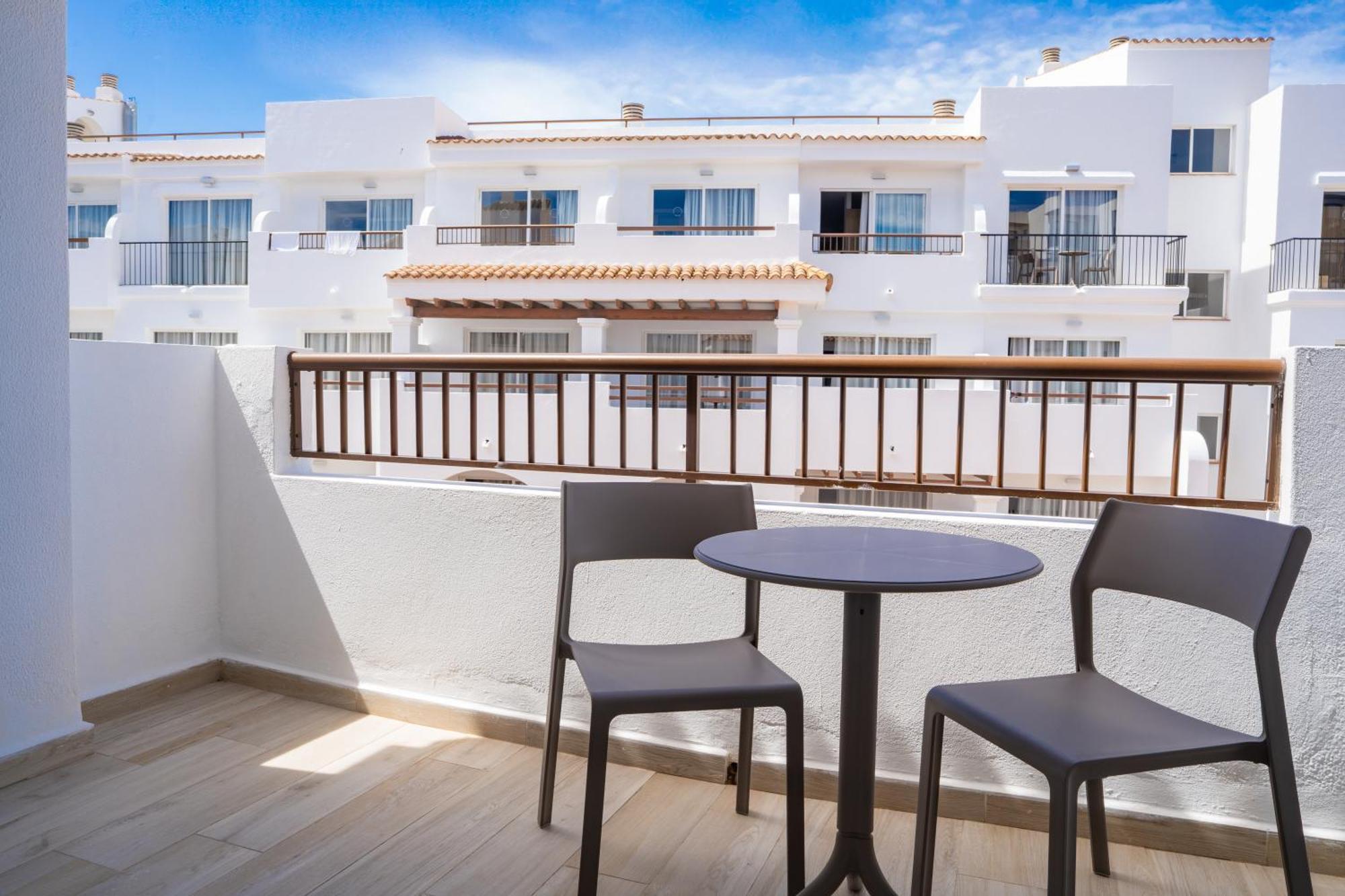 Sunside Central Park Apartamentos - Only Adults San Antonio Abad Exterior foto